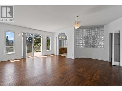 947 Purcell Court, Kelowna, BC - Indoor Photo Showing Living Room