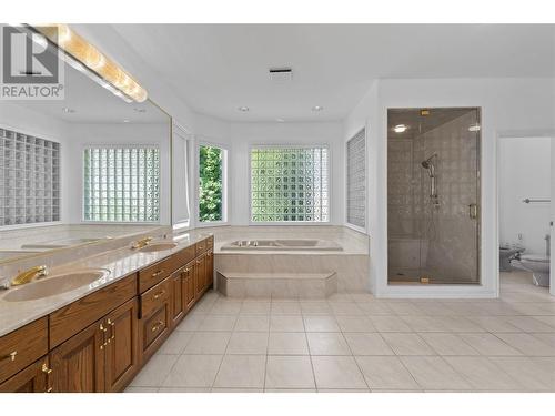 947 Purcell Court, Kelowna, BC - Indoor Photo Showing Bathroom