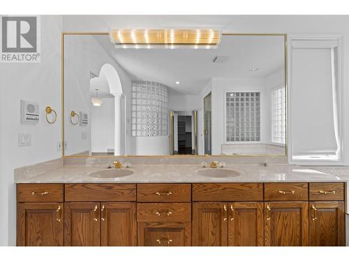 947 Purcell Court, Kelowna, BC - Indoor Photo Showing Bathroom