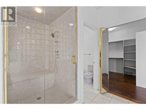 947 Purcell Court, Kelowna, BC - Indoor Photo Showing Bathroom