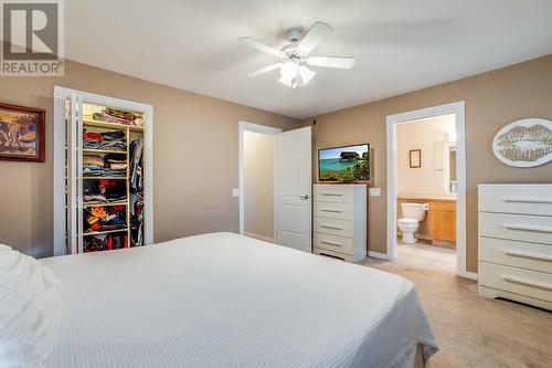 2105 Bowron Street, Kelowna, BC - Indoor Photo Showing Bedroom