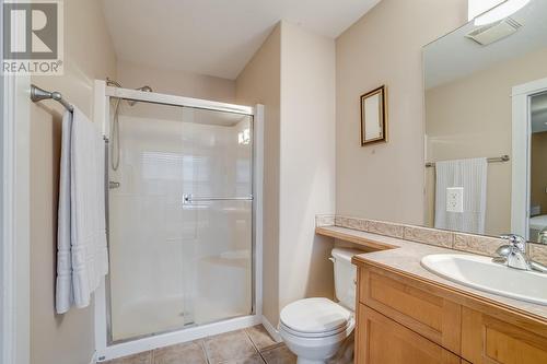 2105 Bowron Street, Kelowna, BC - Indoor Photo Showing Bathroom