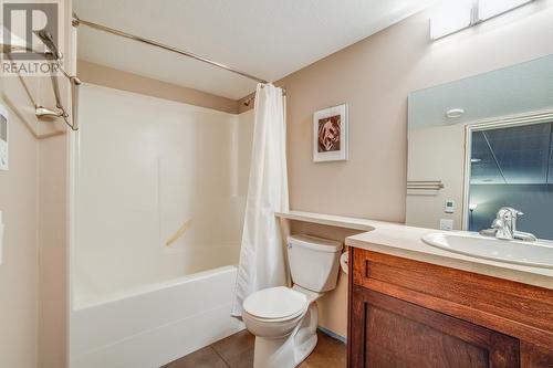 2105 Bowron Street, Kelowna, BC - Indoor Photo Showing Bathroom