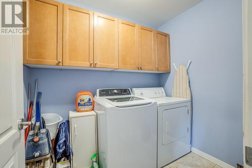 2105 Bowron Street, Kelowna, BC - Indoor Photo Showing Laundry Room