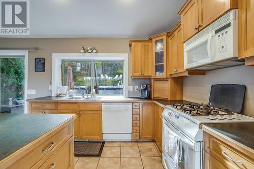 2105 Bowron Street, Kelowna, BC - Indoor Photo Showing Kitchen With Double Sink