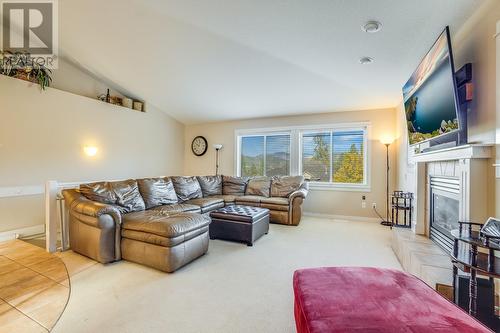 2105 Bowron Street, Kelowna, BC - Indoor Photo Showing Living Room With Fireplace