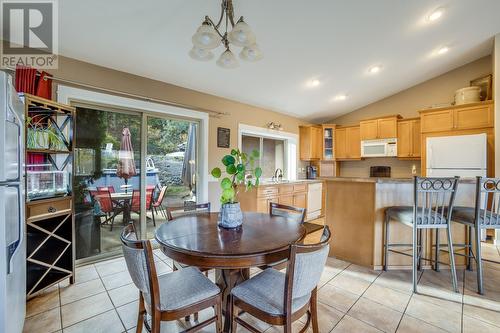 2105 Bowron Street, Kelowna, BC - Indoor Photo Showing Dining Room