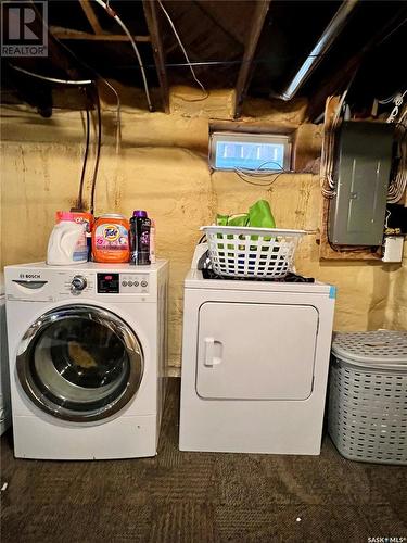 695 3Rd Street E, Shaunavon, SK - Indoor Photo Showing Laundry Room