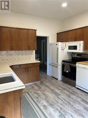 695 3Rd Street E, Shaunavon, SK - Indoor Photo Showing Kitchen With Double Sink