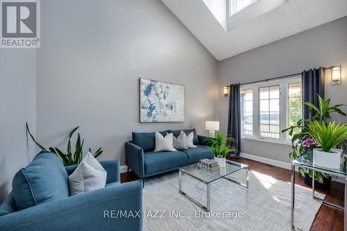 39 Argent Street, Clarington (Bowmanville), ON - Indoor Photo Showing Living Room