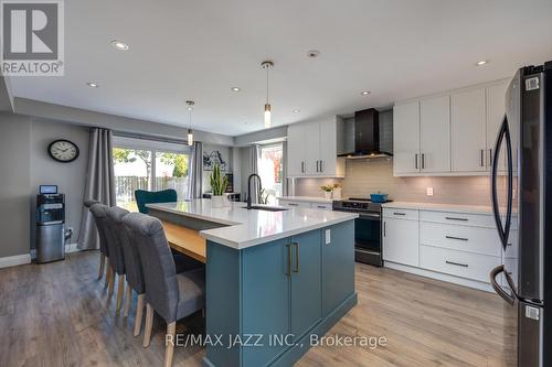 39 Argent Street, Clarington (Bowmanville), ON - Indoor Photo Showing Kitchen With Upgraded Kitchen