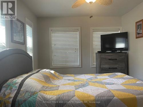 61 Russell Street E, Kawartha Lakes (Lindsay), ON - Indoor Photo Showing Bedroom