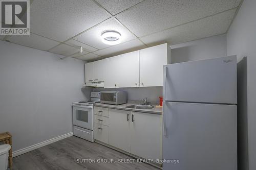 120 Emery Street W, London, ON - Indoor Photo Showing Kitchen