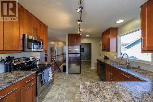 1511 Alward Street, Prince George, BC - Indoor Photo Showing Kitchen With Double Sink