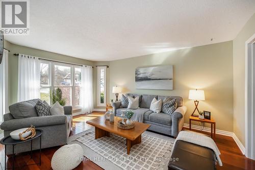 360 Sheppard Avenue, Pickering, ON - Indoor Photo Showing Living Room