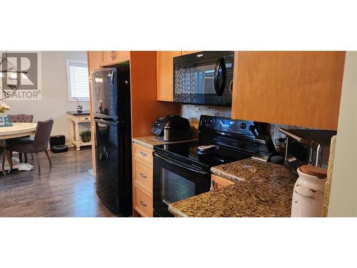 1918 Caughlin Road, Fruitvale, BC - Indoor Photo Showing Kitchen