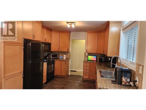 1918 Caughlin Road, Fruitvale, BC - Indoor Photo Showing Kitchen With Double Sink