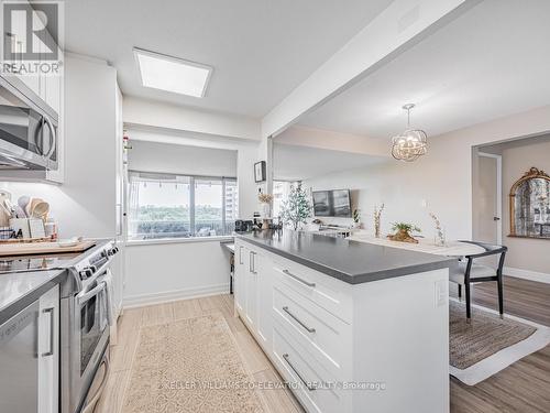 1608 - 260 Scarlett Road, Toronto, ON - Indoor Photo Showing Kitchen With Upgraded Kitchen