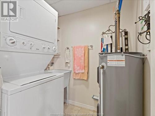 325 Village Grove Unit# 506, Tecumseh, ON - Indoor Photo Showing Laundry Room