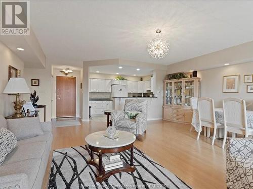 325 Village Grove Unit# 506, Tecumseh, ON - Indoor Photo Showing Living Room