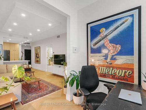 105-65 Scadding Ave, Toronto, ON - Indoor Photo Showing Living Room