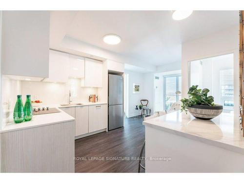 3612-195 Redpath Ave, Toronto, ON - Indoor Photo Showing Kitchen