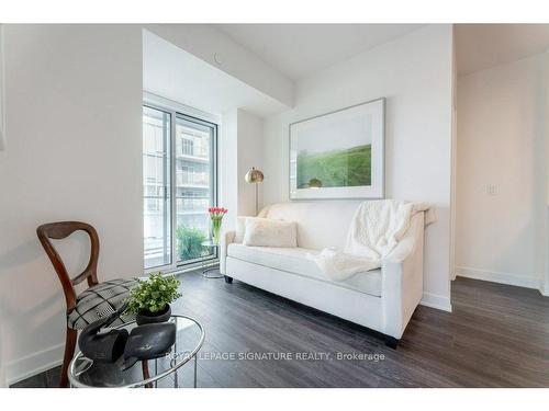 3612-195 Redpath Ave, Toronto, ON - Indoor Photo Showing Living Room