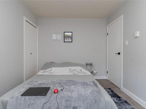 512-71 Gorge Rd West, Saanich, BC - Indoor Photo Showing Bedroom