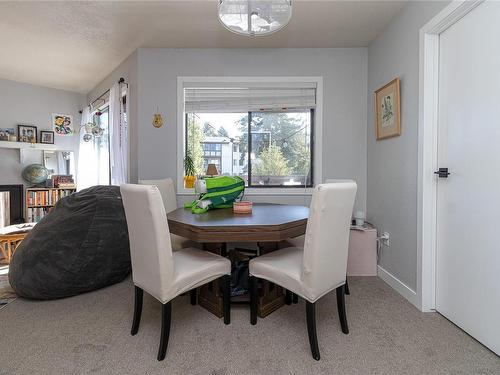 512-71 Gorge Rd West, Saanich, BC - Indoor Photo Showing Dining Room