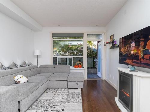 118-2710 Jacklin Rd, Langford, BC - Indoor Photo Showing Living Room