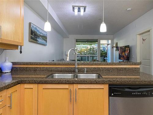 118-2710 Jacklin Rd, Langford, BC - Indoor Photo Showing Kitchen With Double Sink