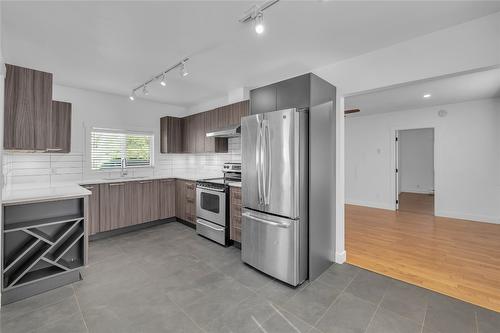 1053 Martin Avenue, Kelowna, BC - Indoor Photo Showing Kitchen With Stainless Steel Kitchen