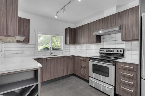 1053 Martin Avenue, Kelowna, BC - Indoor Photo Showing Kitchen With Stainless Steel Kitchen With Upgraded Kitchen