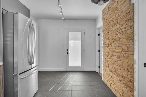 1053 Martin Avenue, Kelowna, BC - Indoor Photo Showing Other Room