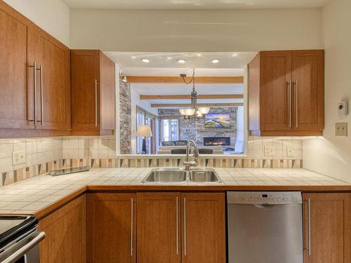 Kitchen - 4622-116 Rue Pinoteau, Mont-Tremblant, QC - Indoor Photo Showing Kitchen With Double Sink