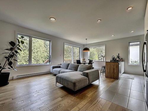 Salon - 12 Av. Ste-Marguerite, Saint-Sauveur, QC - Indoor Photo Showing Living Room