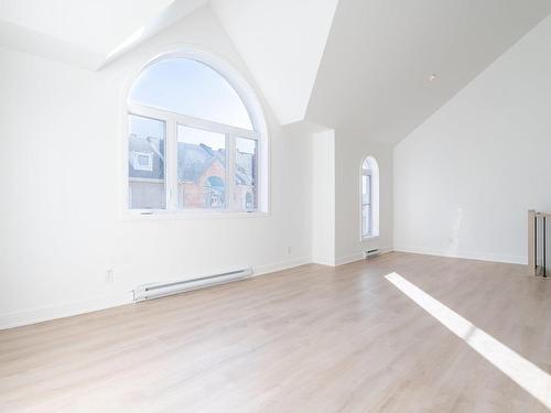 Living room - 9338 Rue Riverin, Brossard, QC - Indoor Photo Showing Other Room