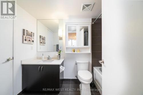 1112 - 320 Richmond Street E, Toronto, ON - Indoor Photo Showing Bathroom