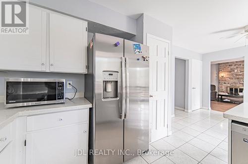 1267 Fielding Court, Oakville, ON - Indoor Photo Showing Kitchen