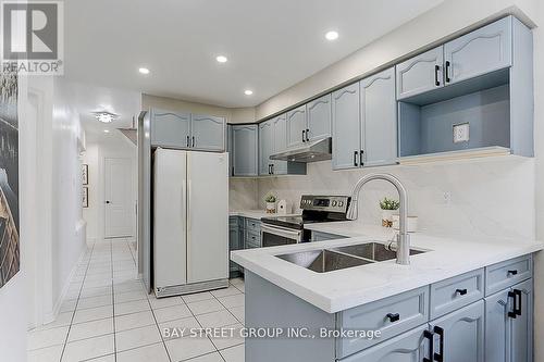 36 Elena Crescent, Vaughan, ON - Indoor Photo Showing Kitchen With Double Sink With Upgraded Kitchen