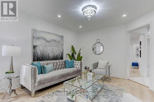 36 Elena Crescent, Vaughan, ON - Indoor Photo Showing Living Room