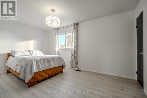 75 Garden Drive, Barrie, ON - Indoor Photo Showing Bedroom