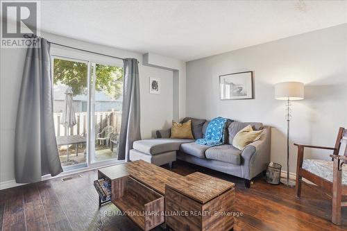 49 - 480 Grey Street, Brantford, ON - Indoor Photo Showing Living Room