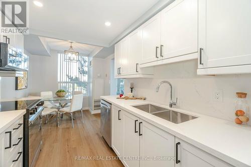 404 - 135 Hillcrest Avenue, Mississauga, ON - Indoor Photo Showing Kitchen With Double Sink With Upgraded Kitchen