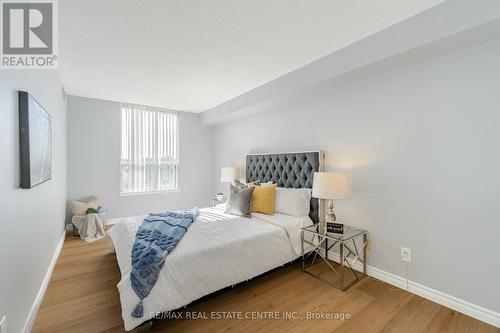 404 - 135 Hillcrest Avenue, Mississauga, ON - Indoor Photo Showing Bedroom