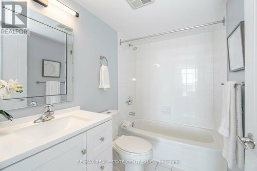 404 - 135 Hillcrest Avenue, Mississauga, ON - Indoor Photo Showing Bathroom