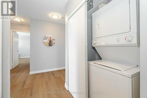 404 - 135 Hillcrest Avenue, Mississauga, ON - Indoor Photo Showing Laundry Room