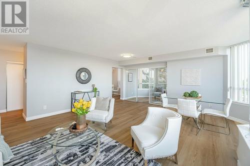 404 - 135 Hillcrest Avenue, Mississauga, ON - Indoor Photo Showing Living Room