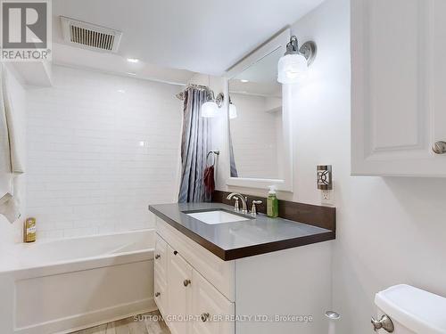 61 Fisher Crescent, Hamilton, ON - Indoor Photo Showing Bathroom