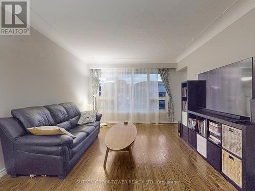 61 Fisher Crescent, Hamilton, ON - Indoor Photo Showing Living Room